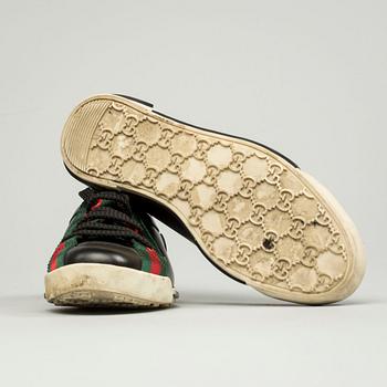 SKOR, Gucci.