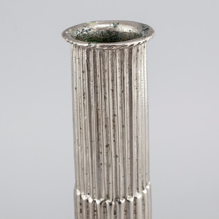 GOTTLOB FRIEDRICH BAUMANN, ett par ljusstakar, försilvrat tenn, Hudiksvall, 1794 och 1799.