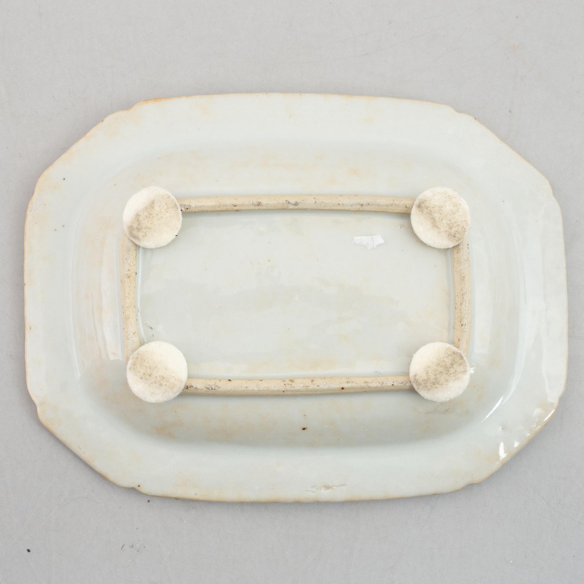 Smörterrin med lock och fat, kompaniporslin. Qingdynastin, Qianlong (1736-95).