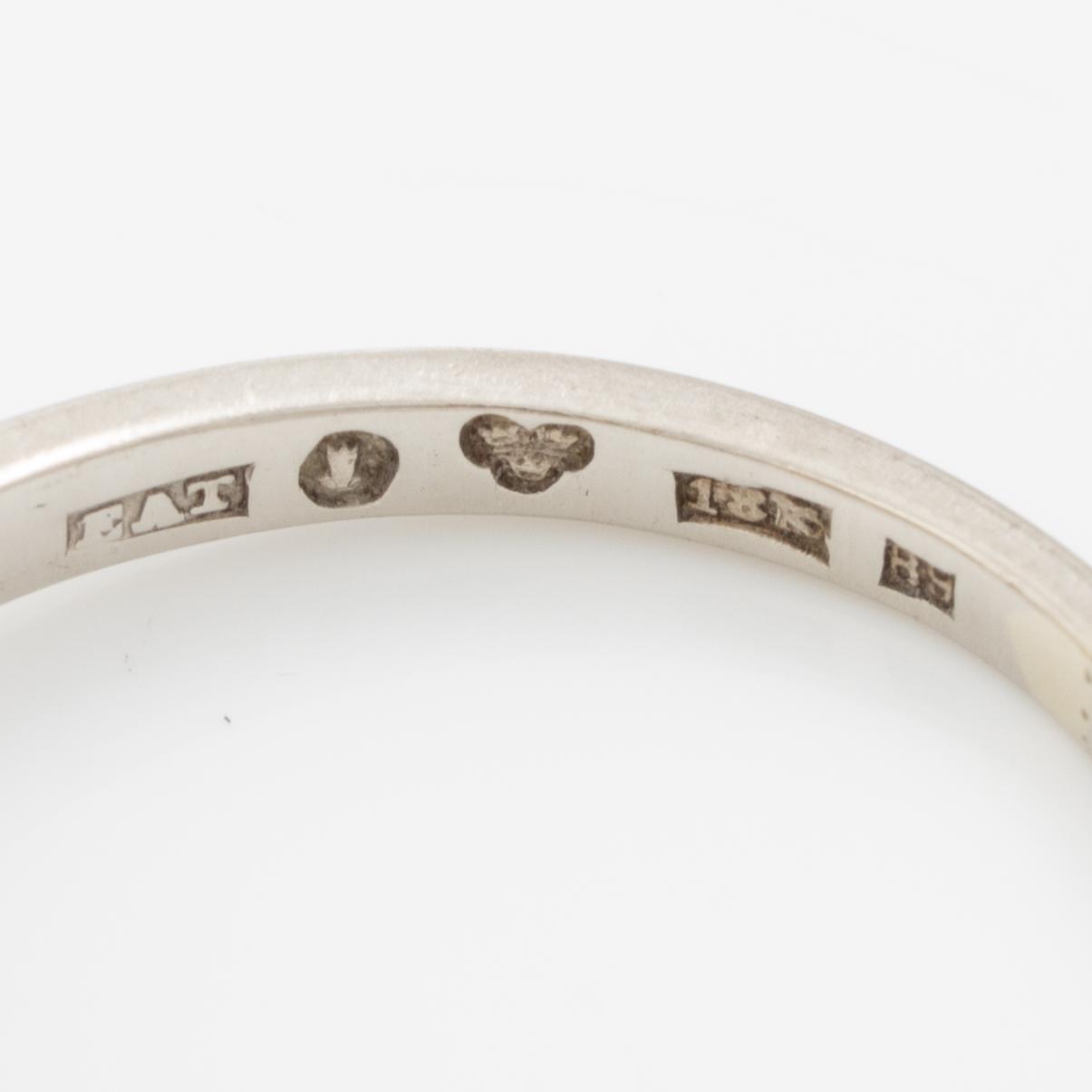 Ring 18K vitguld men en pärla och gammalslipade diamanter.