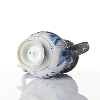 Two blue and white 'lange lisen' vases and a ewer, Qing dynasty, Kangxi (1662-1722).