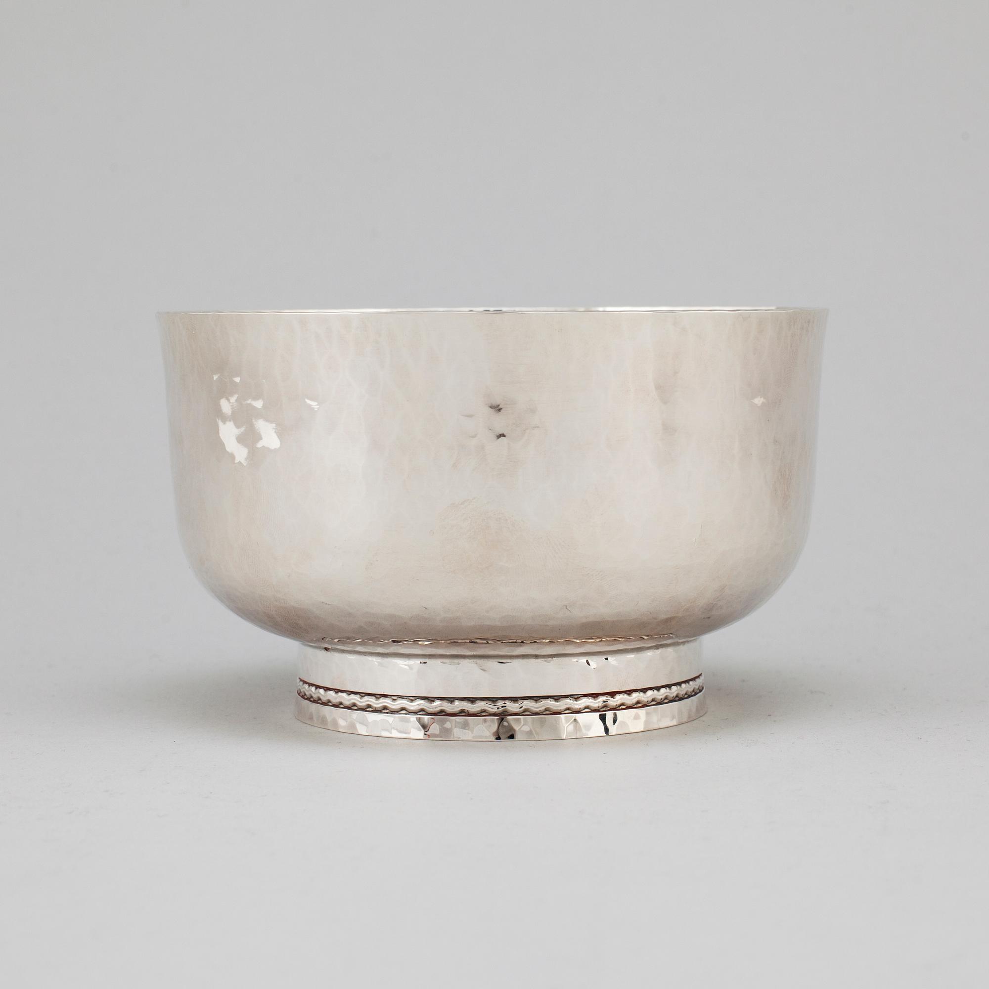 An Inger Råström "Sofiero" silver bowl, GAB, Eskilstuna 2004.