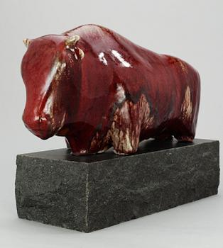 An Ulla & Gustav Kraitz stoneware bull on a diabase base.