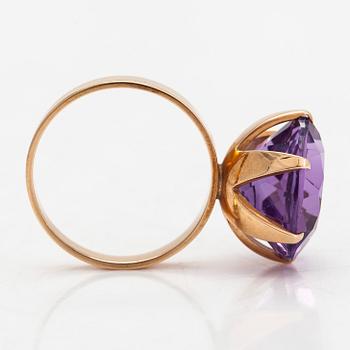 Bror Sundgren, Sormus, 14K kultaa ja ametisti, Westerback, Helsinki 1969.