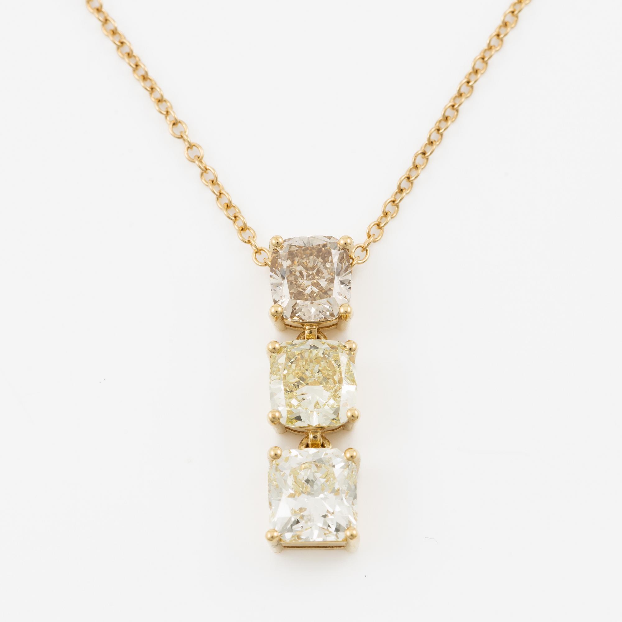 Pendant with chain in 18K gold set with a radiant-cut diamond and two cushion-cut diamonds.