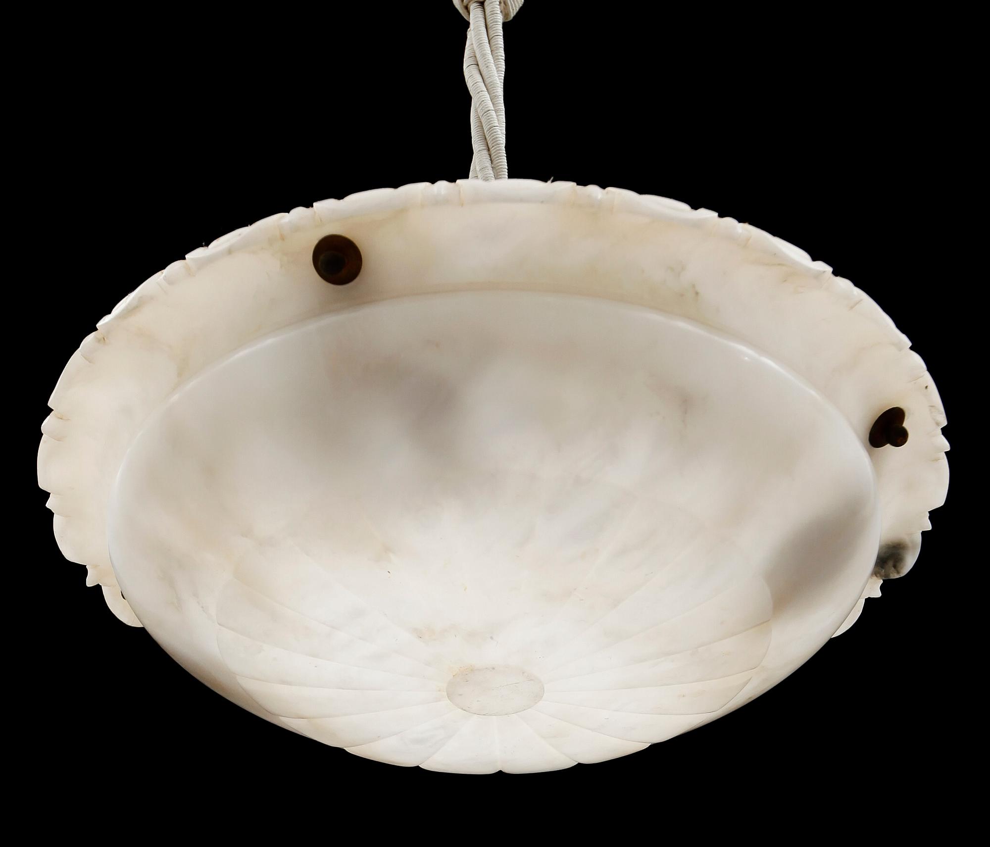 TAKLAMPA, alabaster, 1900-talets första hälft. Höjd ca 55 cm.