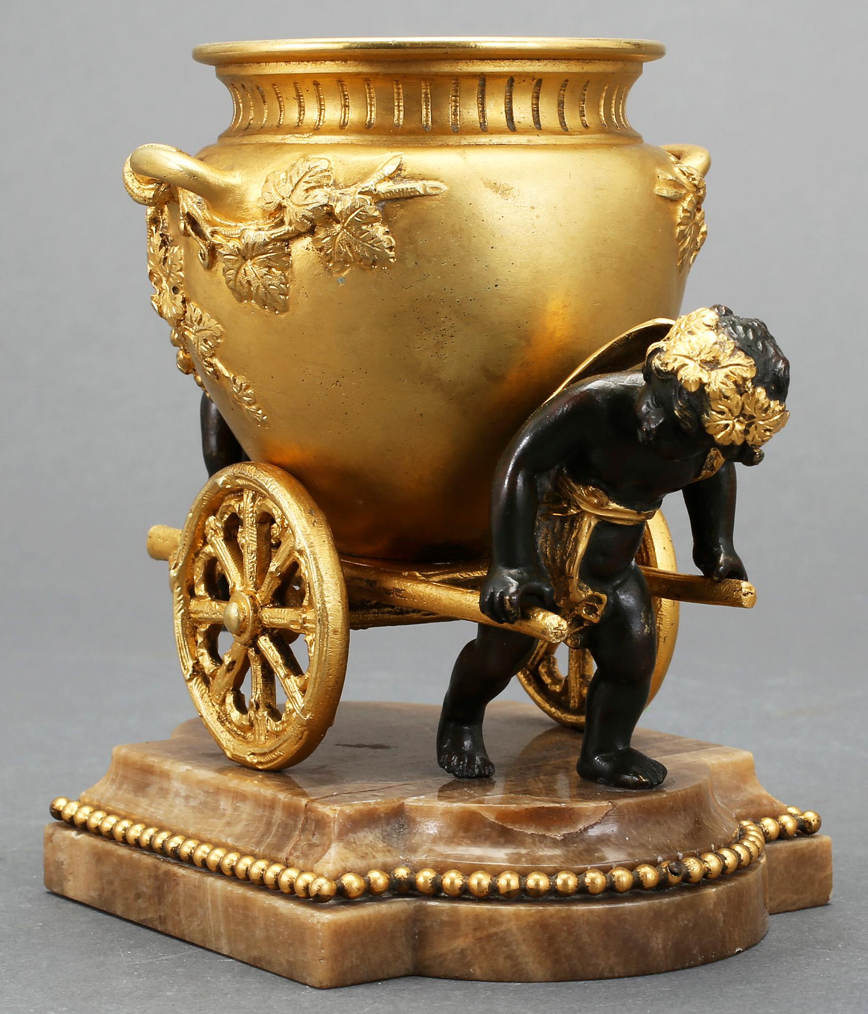 KAVIARSKÅL, förgylld brons, empirestil, omkr år 1900.