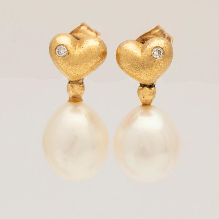 Ole Lynggaard, earrings, a pair, 18K gold with pearl and diamond.