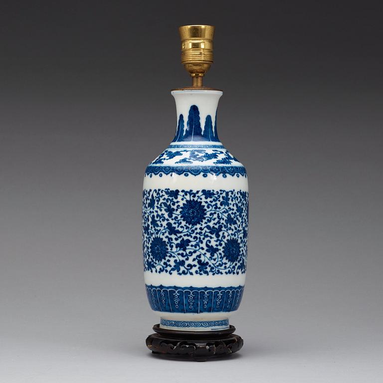 VAS, porslin. Qingdynastin, 1800-tal.