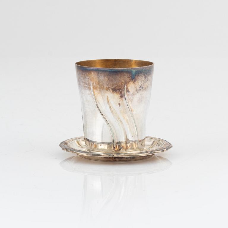 Supkoppar med fat, 12 st, rokokostil, svenska importstämplar, 1900-tal.