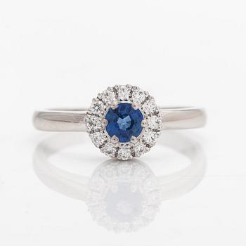 Ring, carmosémodell, 14K vitguld, safir och diamanter. Silván, Finland.