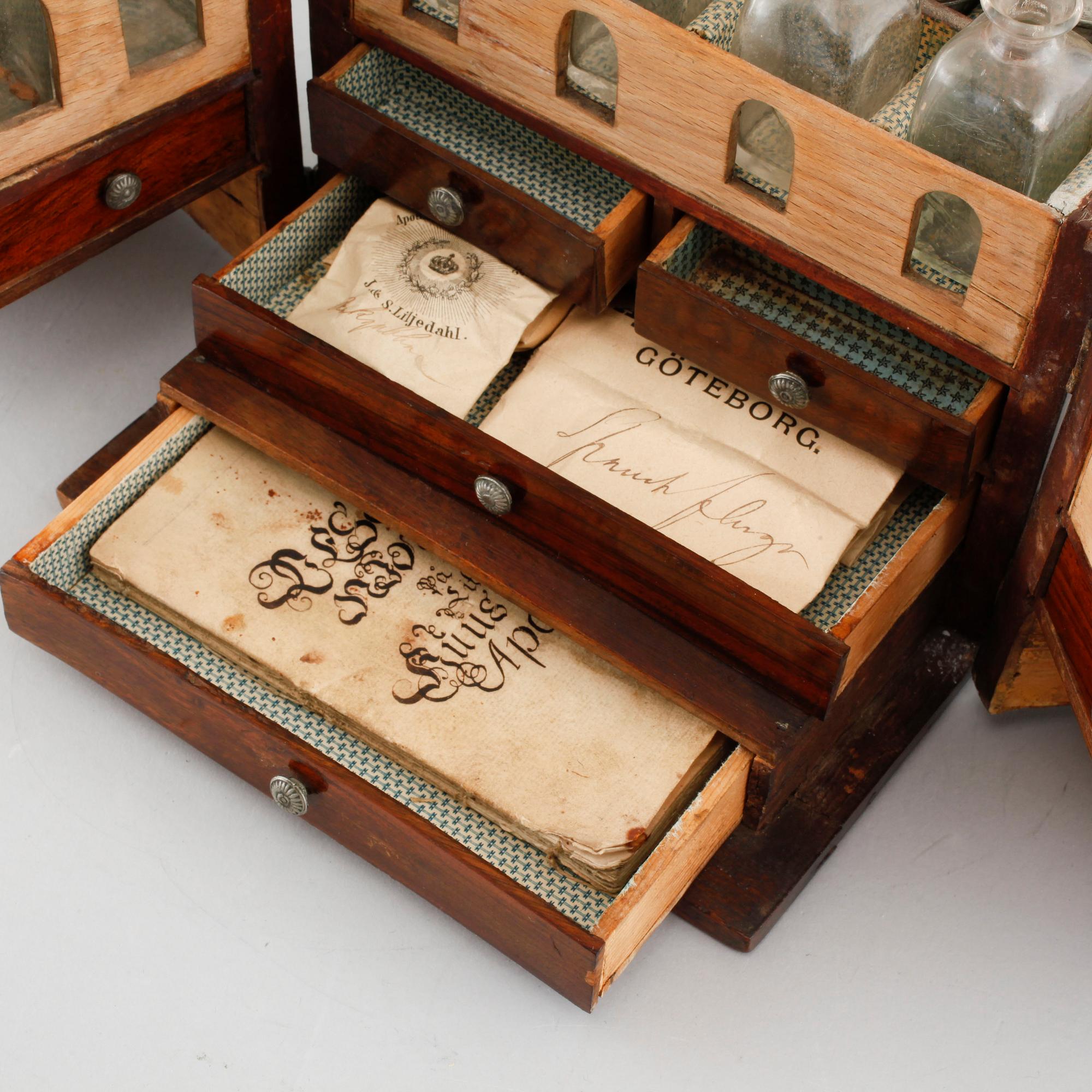 HUSAPOTEK / RESEAPOTEK, 1800-tal.