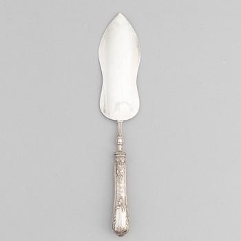 A French silver cake server, mark of Armand Fresnais, Paris (1877-1927).