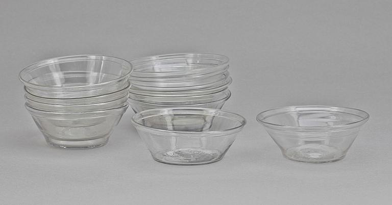 FILBUNKSSKÅLAR, 12 delar, glas, 1900-talets första hälft.