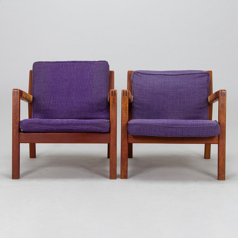 Carl Gustaf Hiort af Ornäs, Nojatuolipari, "Rialto", Puunveisto Oy - Träsnideri Ab, 1900-luvun puoliväli.