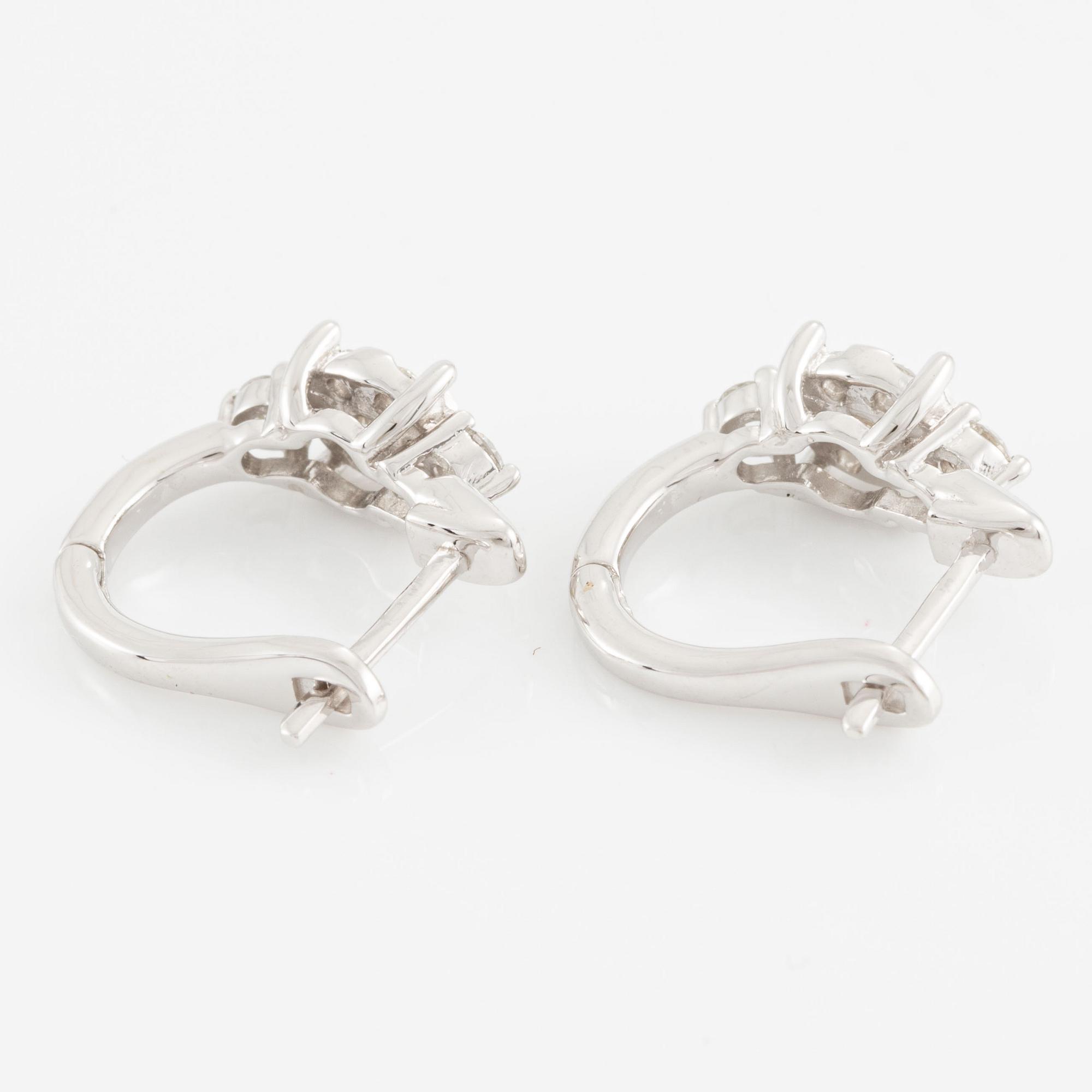 Earrings, 18K white gold set with brilliant-cut diamonds.