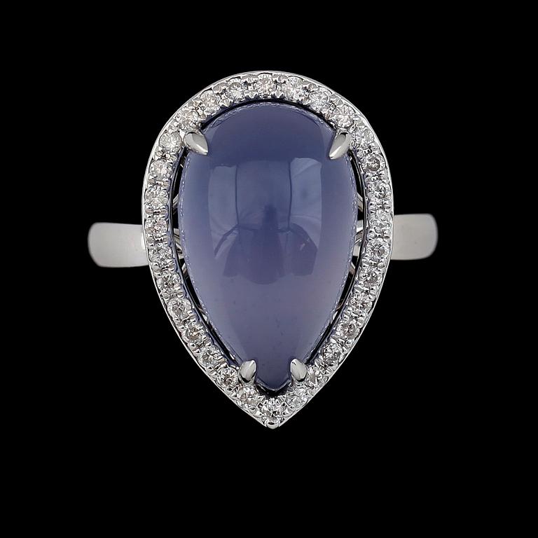 RING, 14K vitguld, diamanter och blå kalcedon.