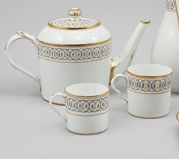 SERVISDELAR, 5 st, porslin, troligen La Courtille, Paris, empire, 1800-talets första hälft.