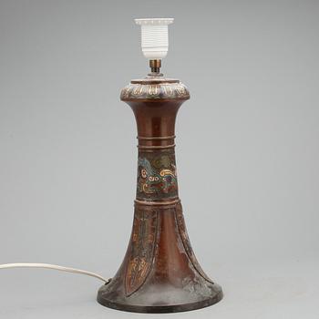 BORDSLAMPA. Cloisonné, brons. Kina, 1900-tal.