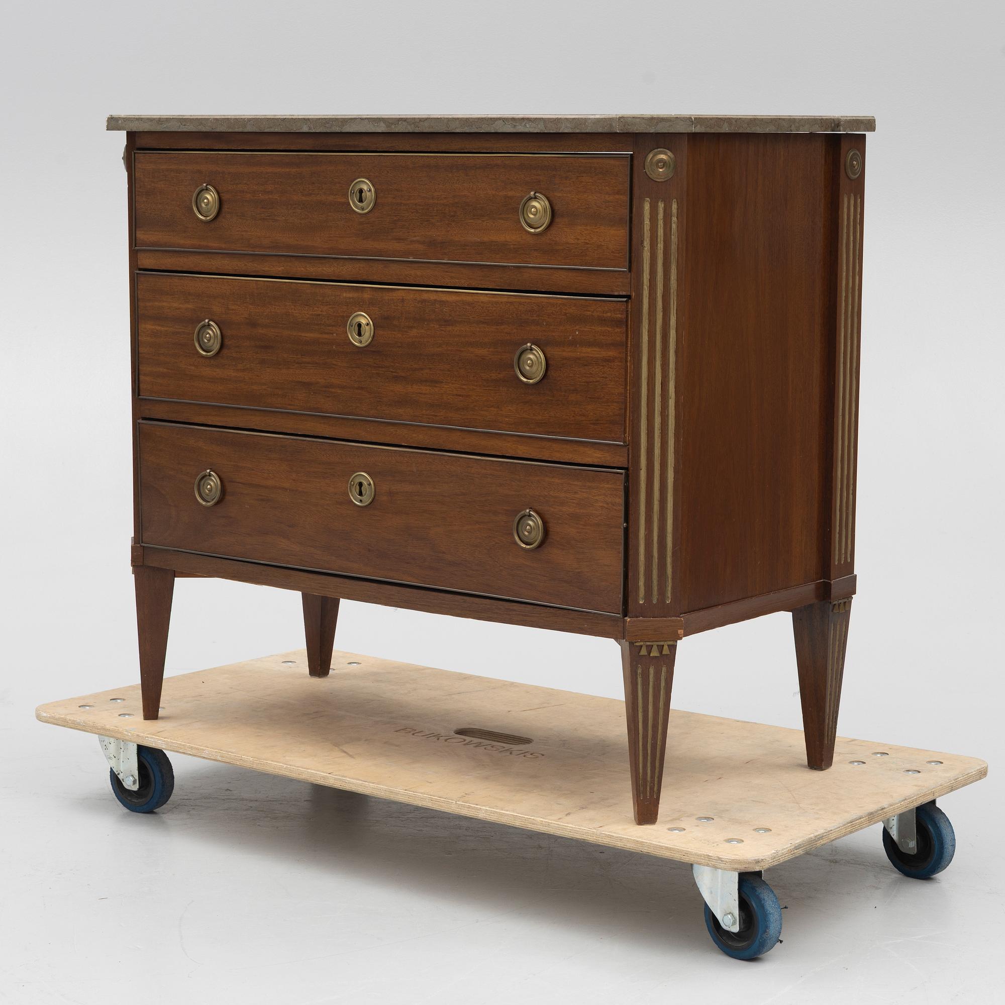 A Gustaivain style chest of drawers, around 1900.