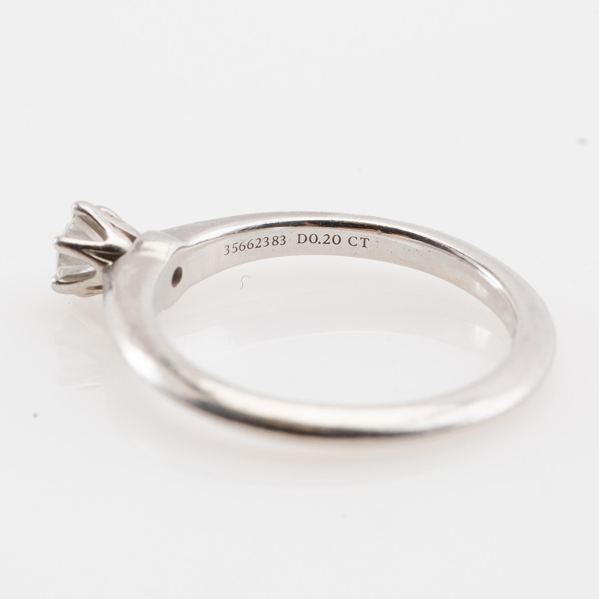 Tiffany & Co, ring, solitär, platina med briljantslipad diamant.