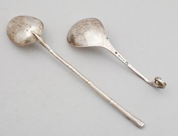 SKEDAR, 2 st, silver, 1913 och 1927, Danmark. Vikt ca 106 g.