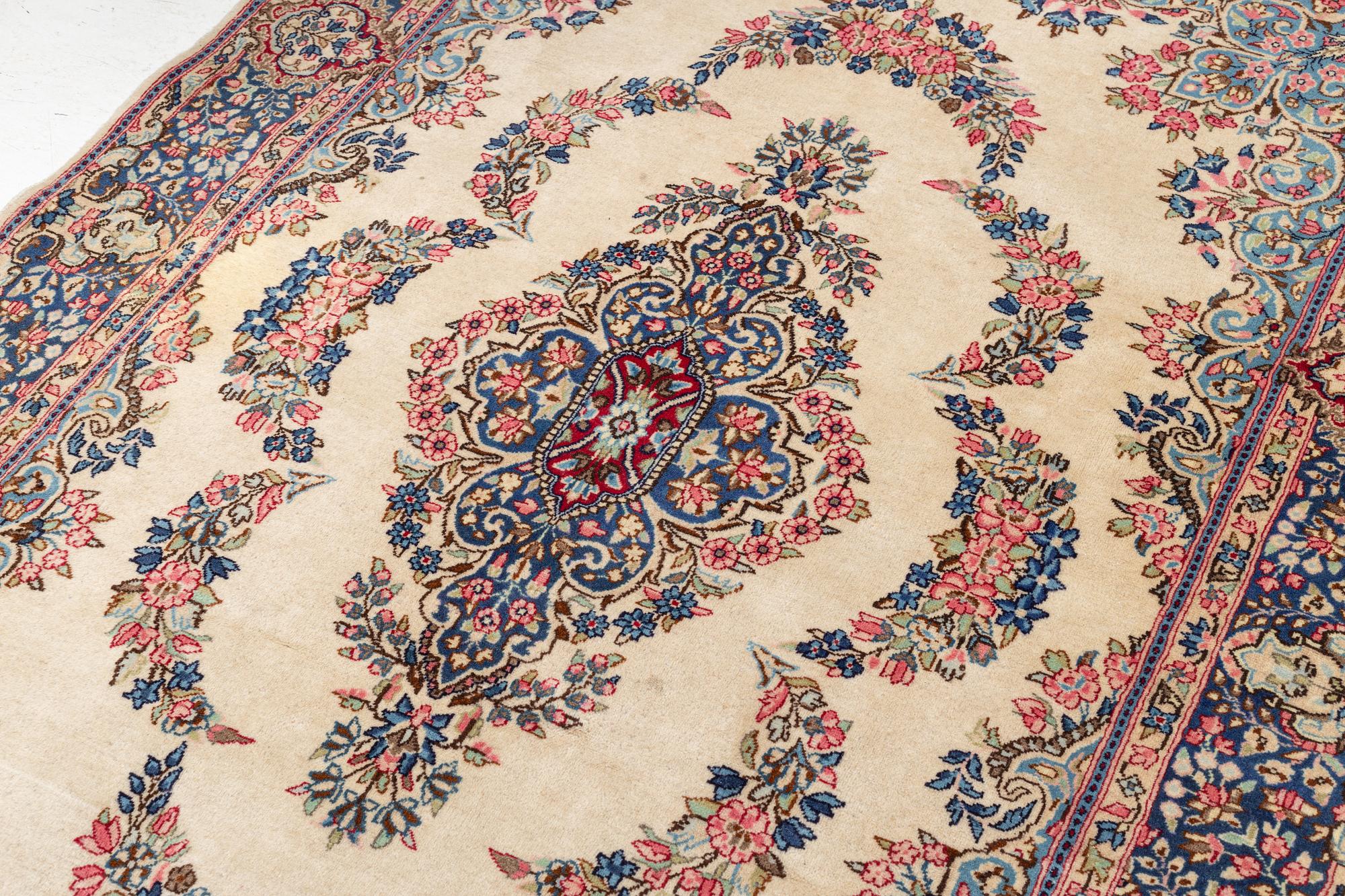 Rug, Kirman, 238 x 145 cm.