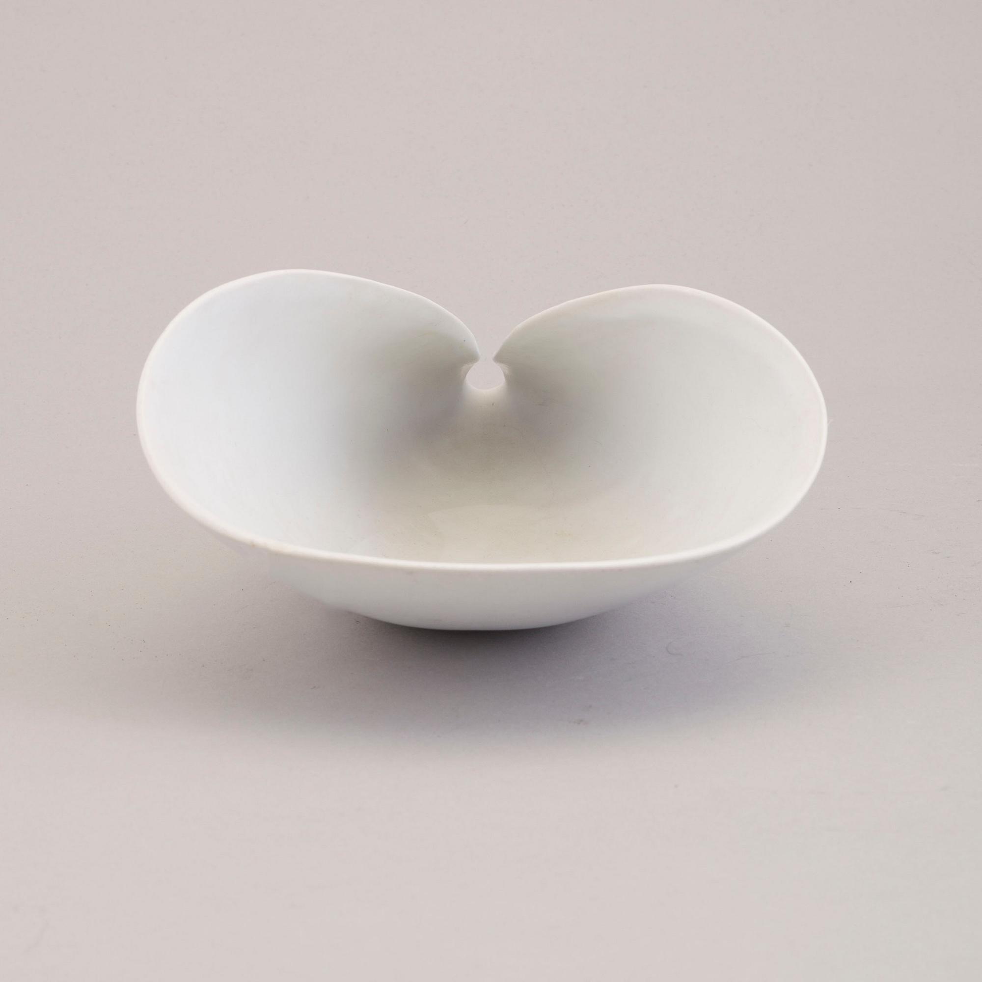 STIG LINDBERG, a 'Veckla' stoneware bowl from Gustavsberg.