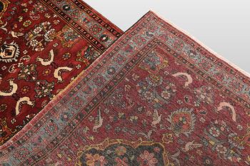 A figural Hamadan runner carpet, 450 x 112 cm.