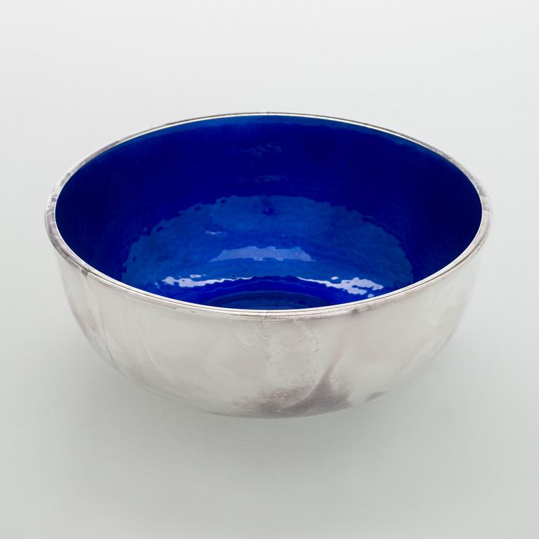 A. Tillander, skål, sterlingsilver och emalj, Åbo 2005.