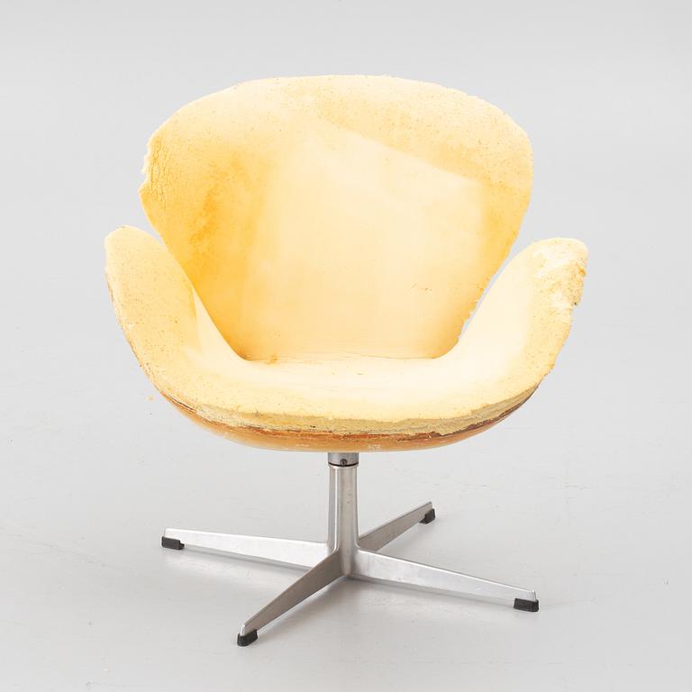 Arne Jacobsen, Armchair, “Swan”, Fritz Hansen, Denmark.