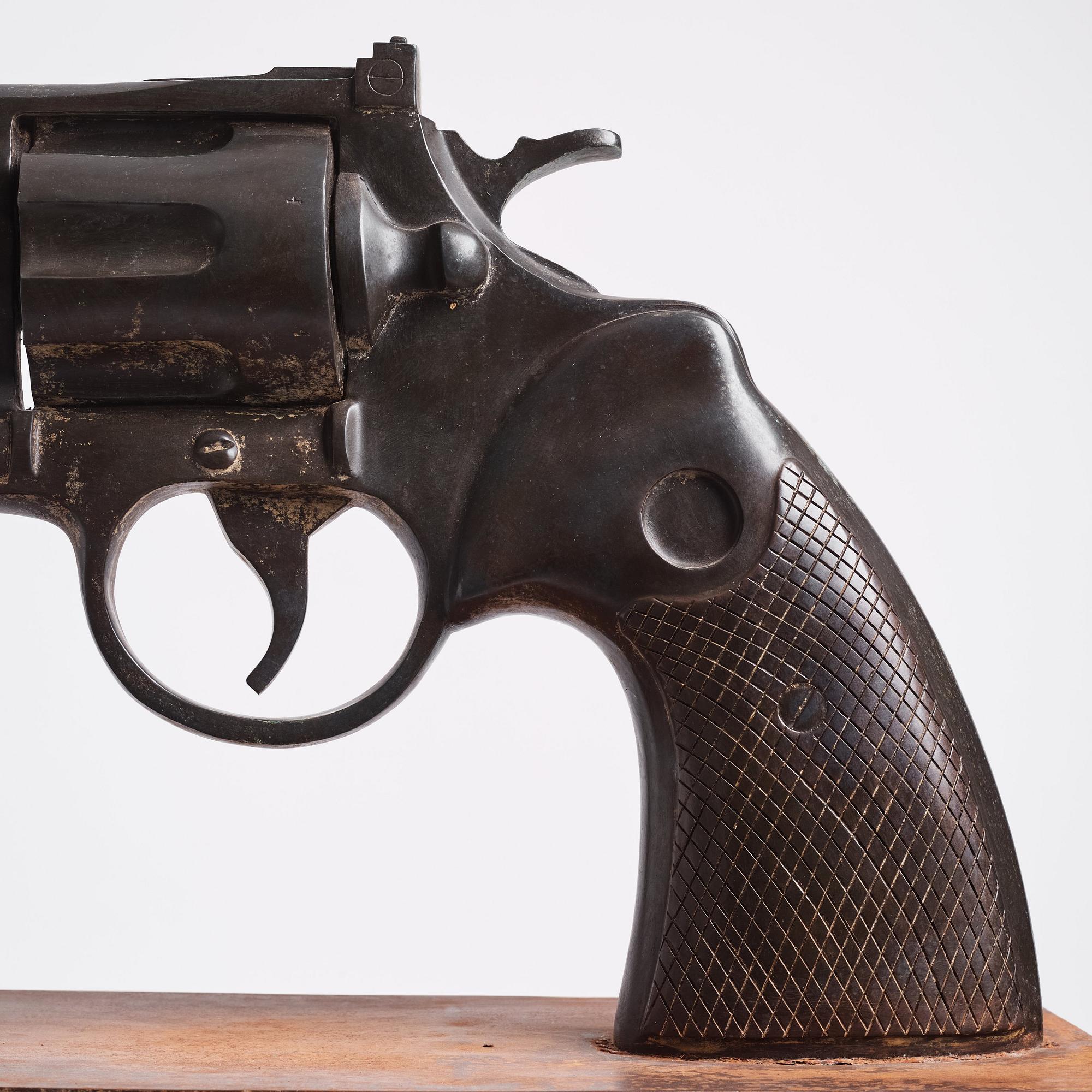 Carl Fredrik Reuterswärd, "Non-Violence".