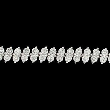 1344. ARMBAND, briljantslipade diamanter, tot. 5.68 ct.