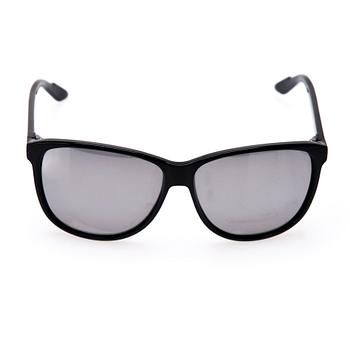 AURINKOLASIT, Gucci.