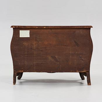 BYRÅ, av Jacob Sjölin (mästare i Köping och Kungsör 1767-1785). Rokoko.