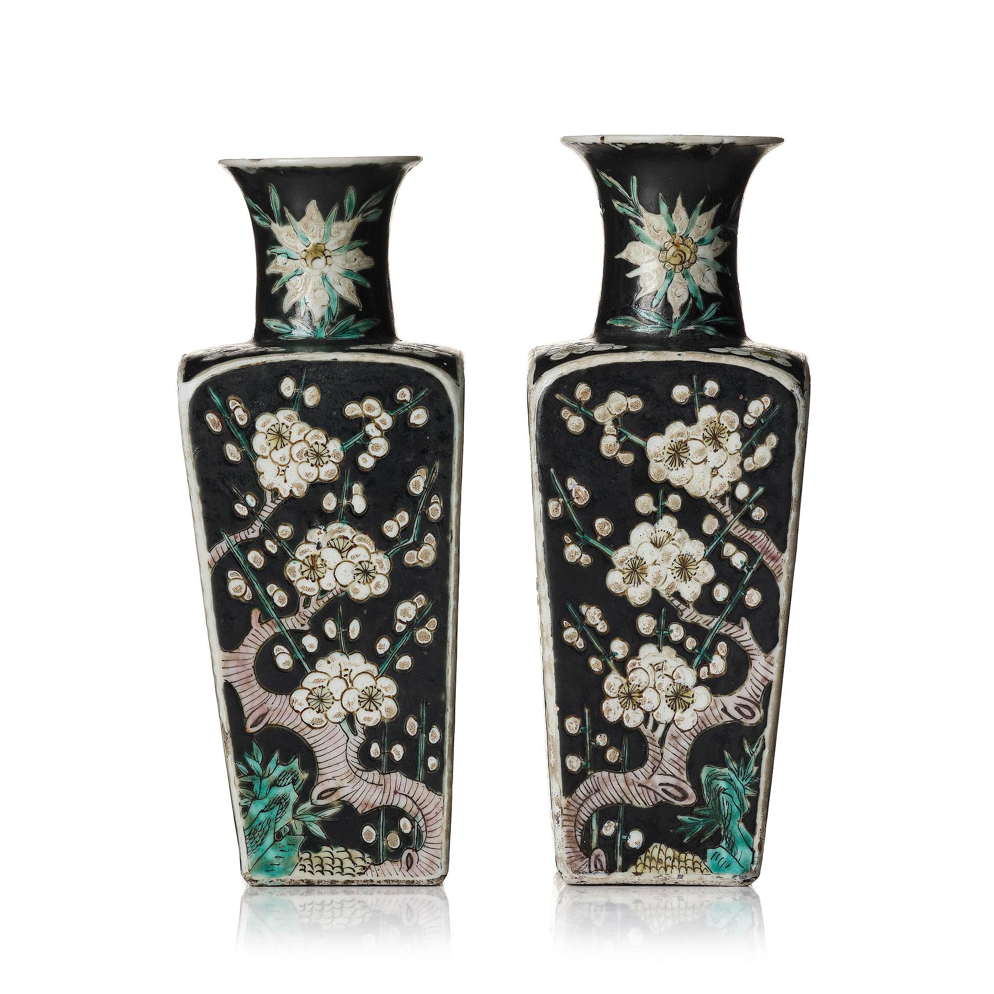 A pair of famille noire vases, late Qing, c. 1900.