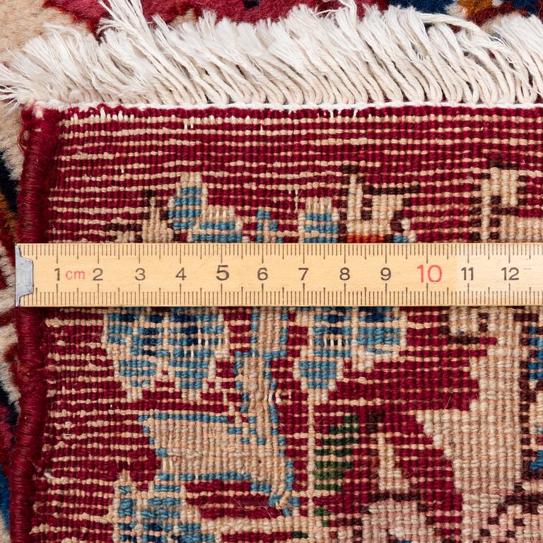 A Yazd carpet, approx. 418 × 297 cm.