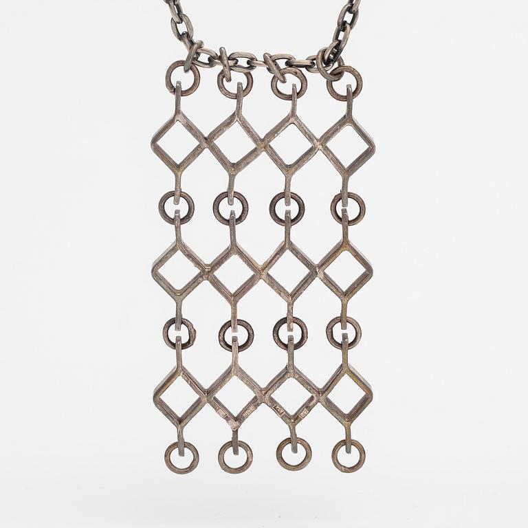 Jorma Laine, A silver neckalce "Ruutu". Kultateollisuus, Turku 1965.