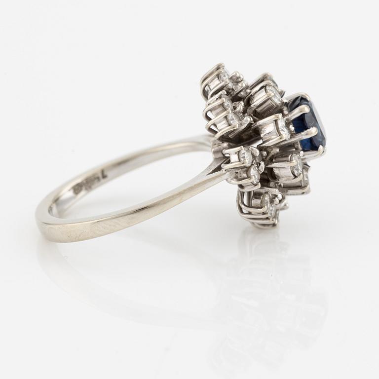 Ring, 18K white gold with sapphire and diamonds.