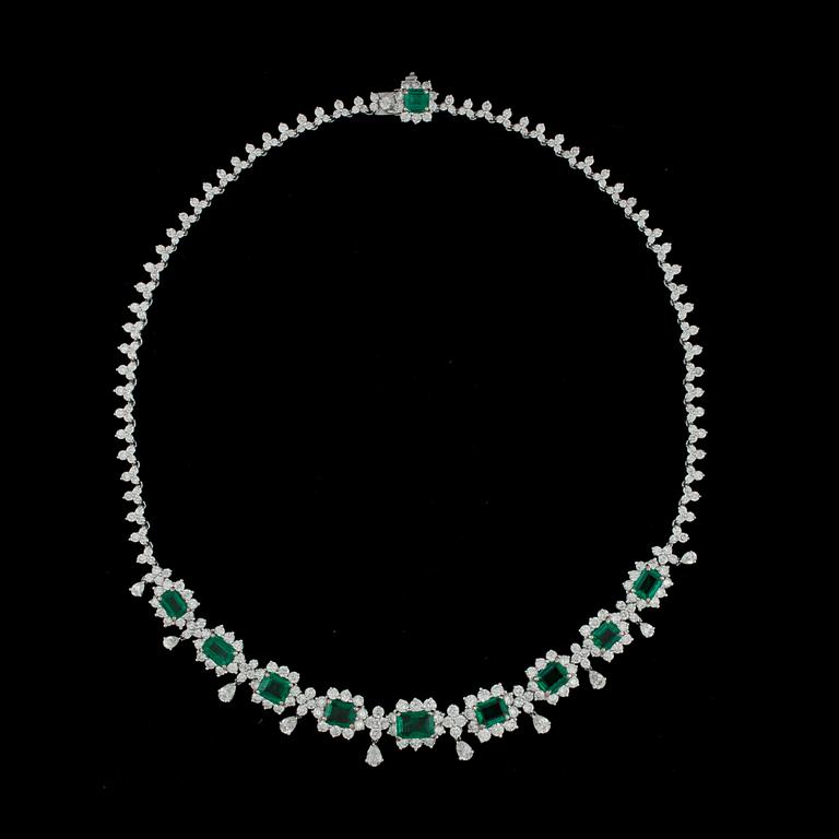 A emerald, tot 12.06 cts, and diamond, tot 15.54 cts, necklace.