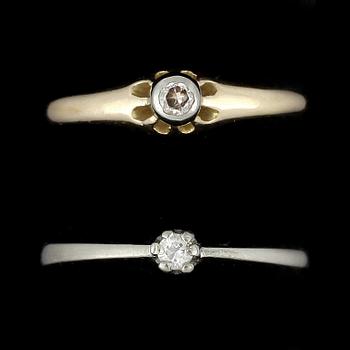 RINGAR, 2 st, vitguld och guld 18k, briljantslipade diamanter, var av en rosatonad. Total vikt ca 4 g.