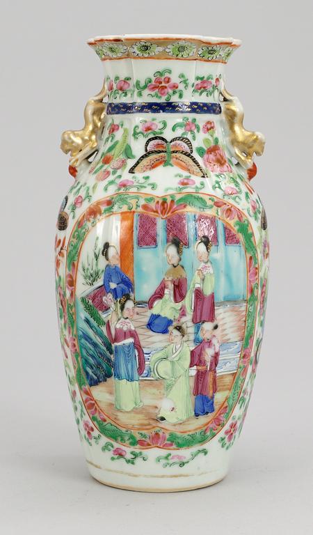 A Canton famille rose vase, Qing dynasty, 19th Century.