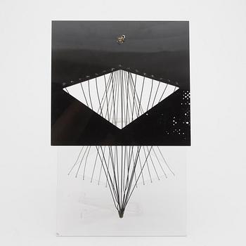 OKÄND KONSTNÄR. Skulptur. Plexiglas samt metall.