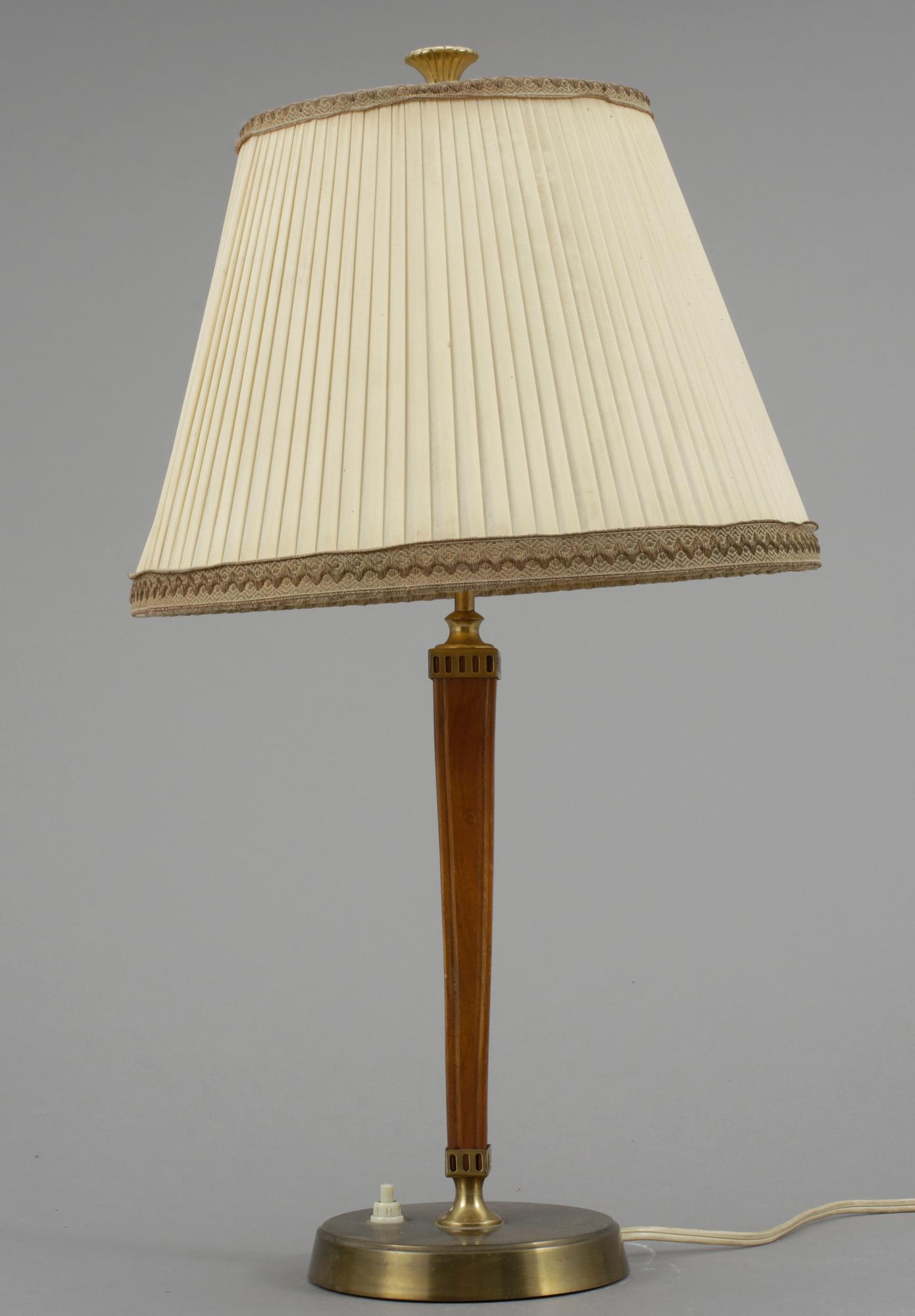 BORDSLAMPA, 1900-talets första hälft.