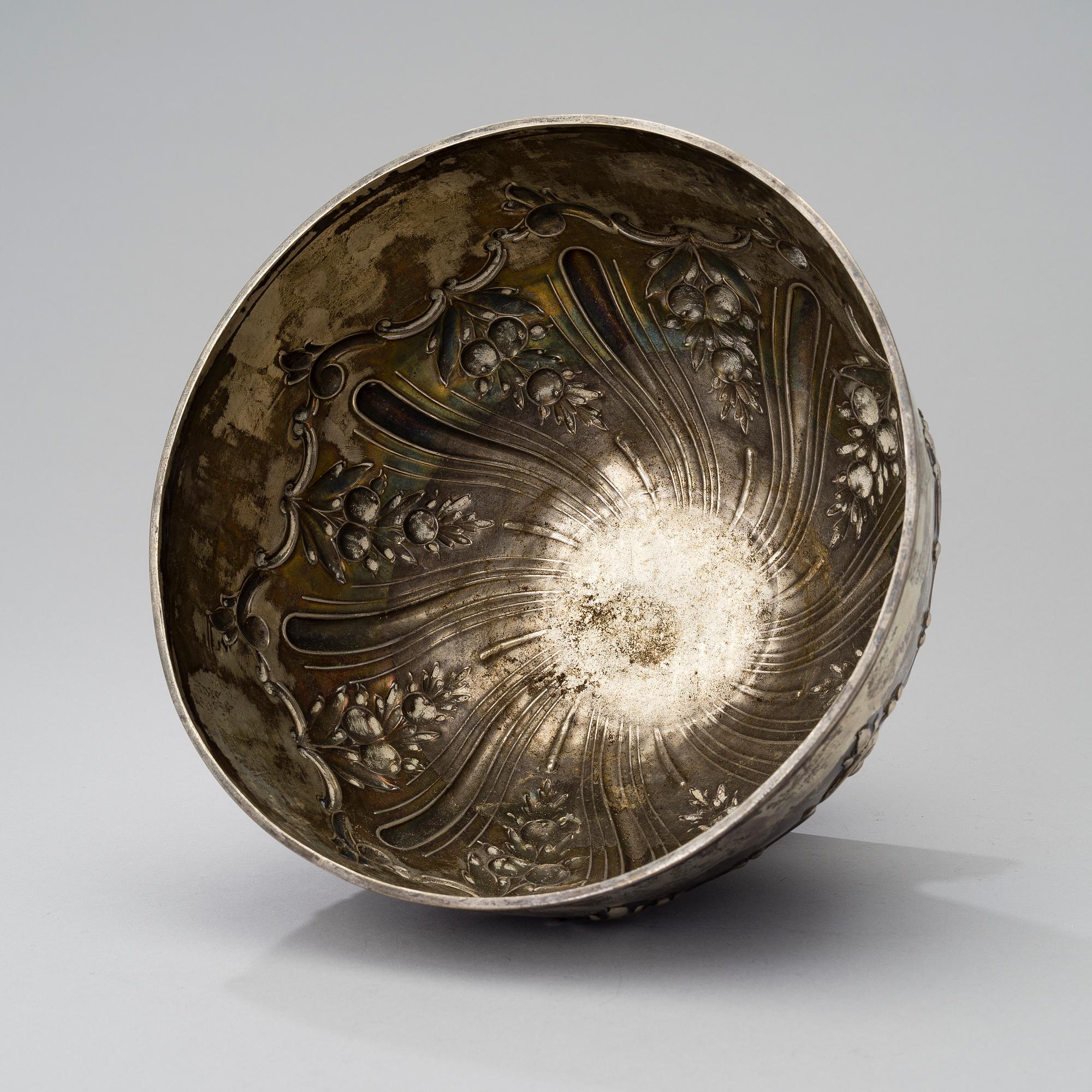 BOWL, silver, Sheffield 1897, weight 560 g.