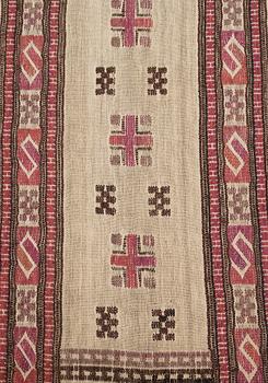 Märta Måås-Fjetterström, A drape, "Röd S-bård", flat weave, ca 237-242,5 x 153-156 cm, signed MMF.