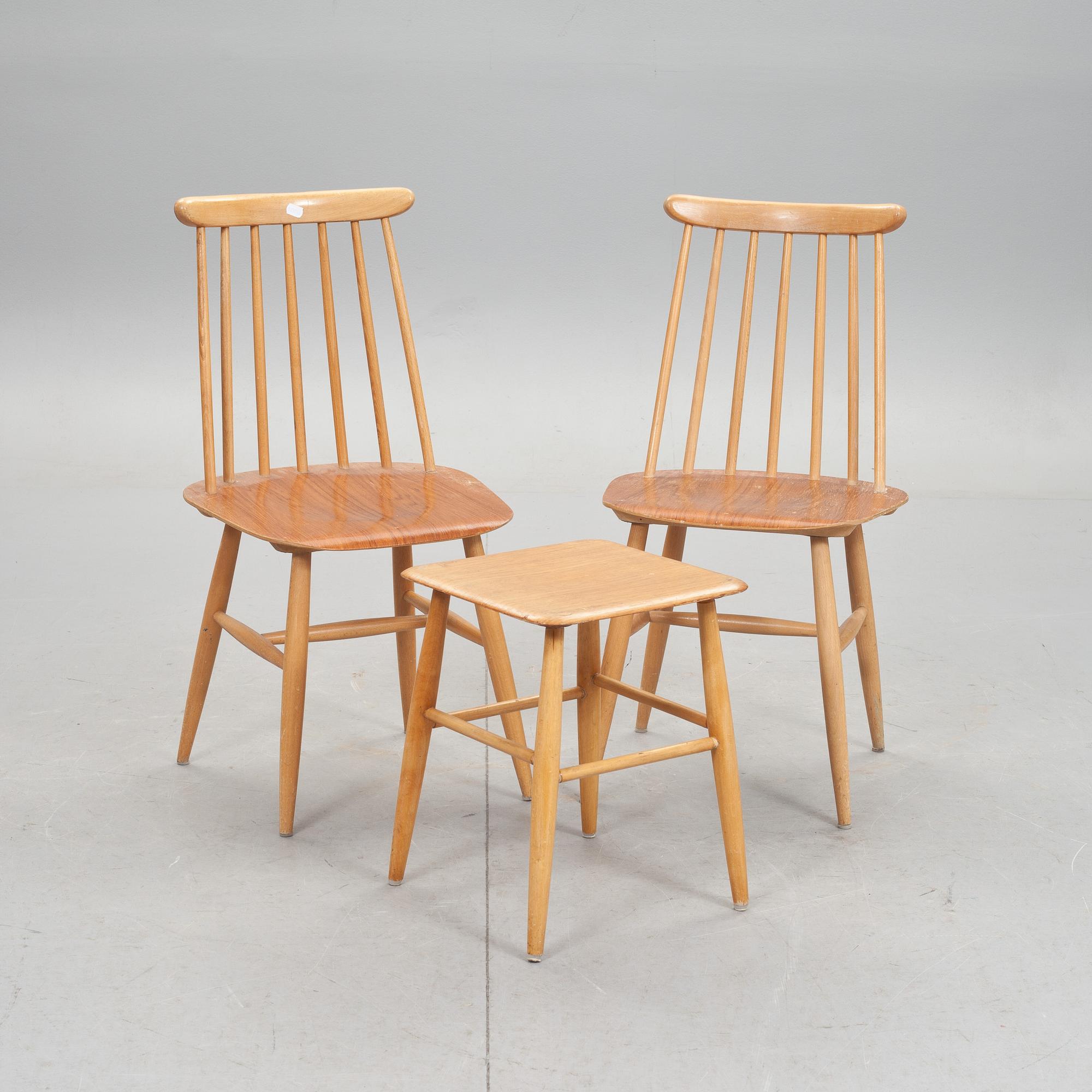 PINNSTOLAR, 2 st och PALL, Tapiovaara Design, Edsbyverken, 1950-tal.