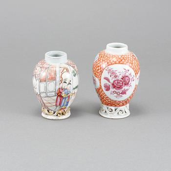 TEDOSOR, 2 st, porslin, Kina, 1700-tal.