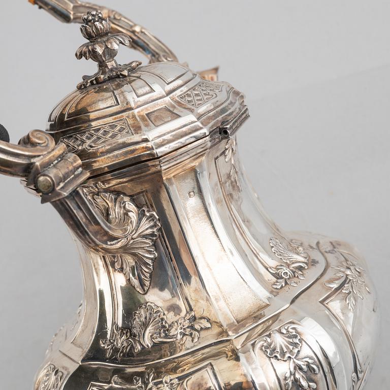 A French silver teapot, Paris, after 1832.