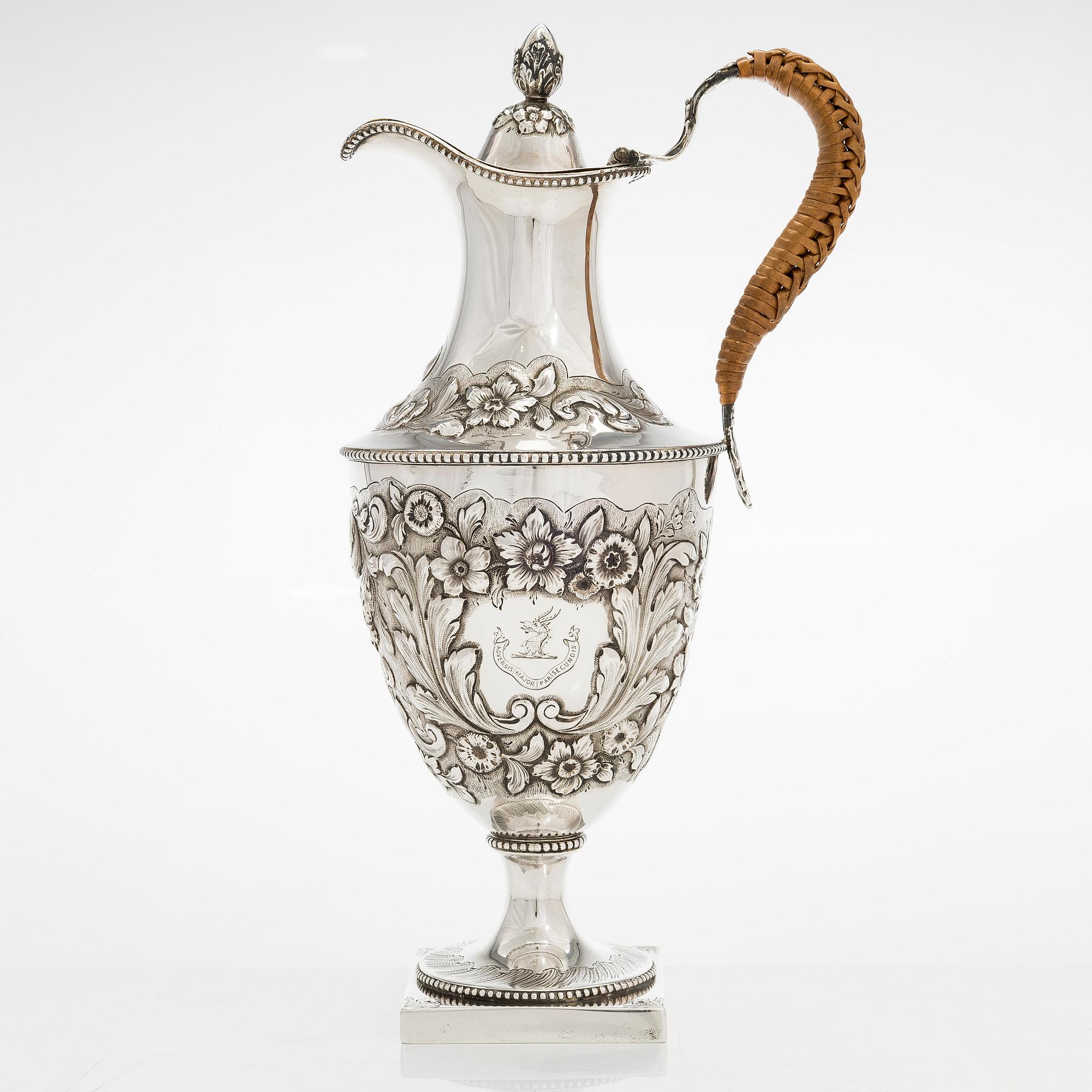 A sterling silver ewer, London 1776, maker's mark IC.